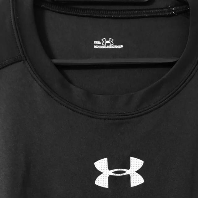 UNDER ARMOUR(アンダーアーマー)の専用 アンダーアーマー  Ｔシャツ 黒 メンズのトップス(Tシャツ/カットソー(半袖/袖なし))の商品写真