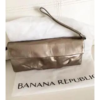 バナナリパブリック(Banana Republic)のバナナリパブリック クラッチバッグ ゴールド 美品(クラッチバッグ)