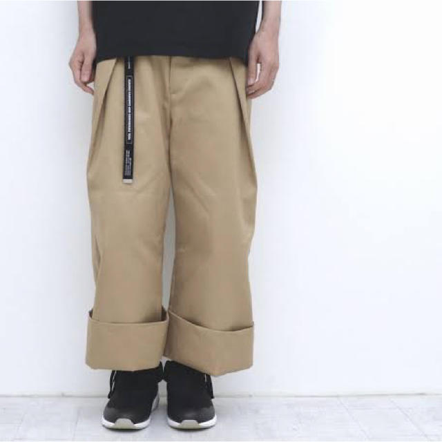 SOUMO BIG TUCK CHINO (BEIGE)