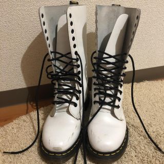 ドクターマーチン(Dr.Martens)の【値下げ交渉可】ドクターマーチン 白 14ホール UK6 クリーム、ブラシ付き(ブーツ)