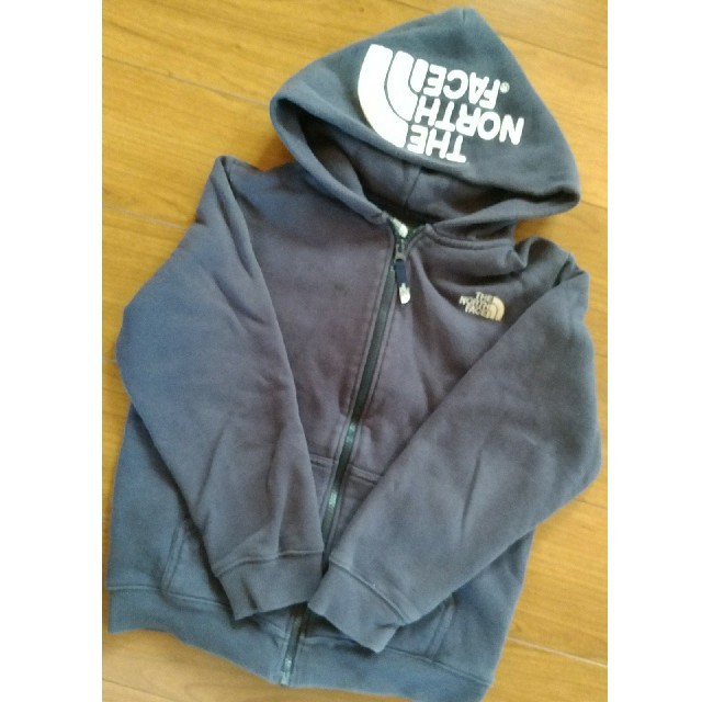 THE NORTH FACE(ザノースフェイス)のTHE NORTH FACE フード付きパーカー150センチ キッズ/ベビー/マタニティのキッズ服男の子用(90cm~)(ジャケット/上着)の商品写真