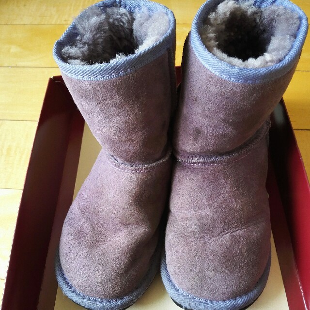 UGG(アグ)のUGG　ブーツ　値下げしました! キッズ/ベビー/マタニティのキッズ靴/シューズ(15cm~)(ブーツ)の商品写真