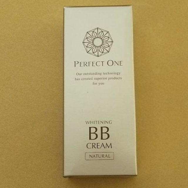 PERFECT ONE(パーフェクトワン)の【美白】新品未開封★パーフェクトワンBBクリーム・ピンクナチュラル ２５g コスメ/美容のベースメイク/化粧品(BBクリーム)の商品写真