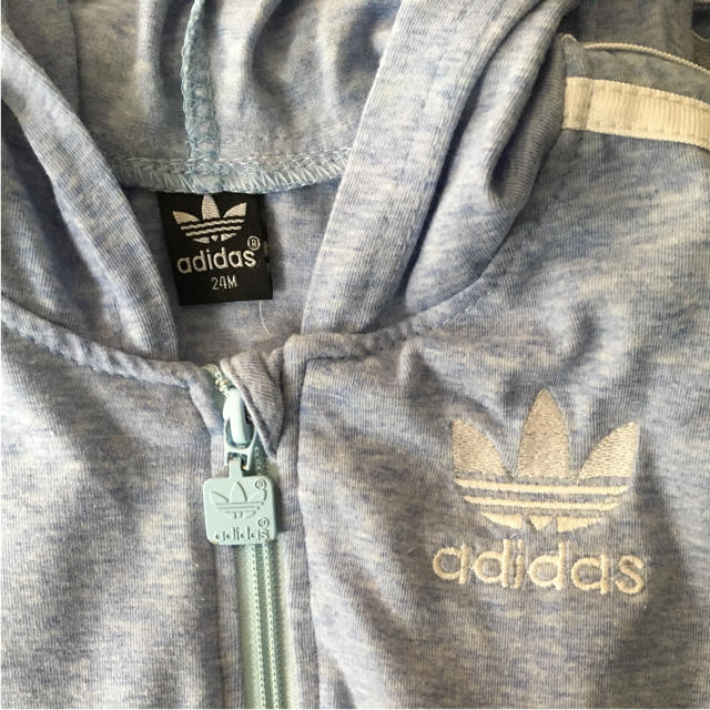 adidas(アディダス)のベビーアディダススウェットジャージ上下 キッズ/ベビー/マタニティのベビー服(~85cm)(パンツ)の商品写真