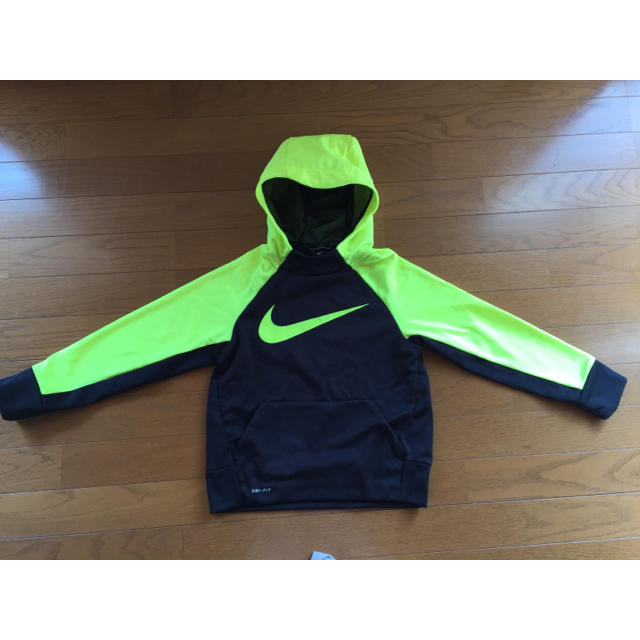 NIKE(ナイキ)の♡新品♡ NIKE DRI-FIT パーカー 140(S)サイズ キッズ/ベビー/マタニティのキッズ服男の子用(90cm~)(Tシャツ/カットソー)の商品写真