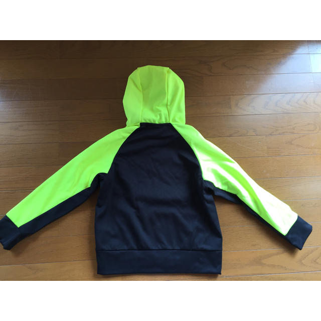 NIKE(ナイキ)の♡新品♡ NIKE DRI-FIT パーカー 140(S)サイズ キッズ/ベビー/マタニティのキッズ服男の子用(90cm~)(Tシャツ/カットソー)の商品写真