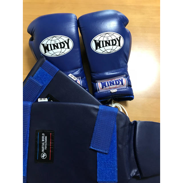 新古品】WINDY ボクシンググローブ 14オンス＋レガース セット商品の