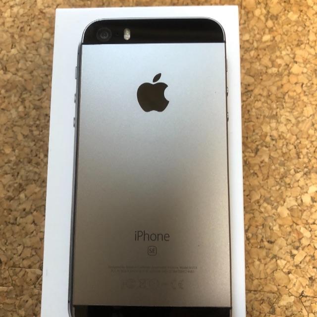 Apple(アップル)のiPhoneSE 32GB スマホ/家電/カメラのスマートフォン/携帯電話(スマートフォン本体)の商品写真