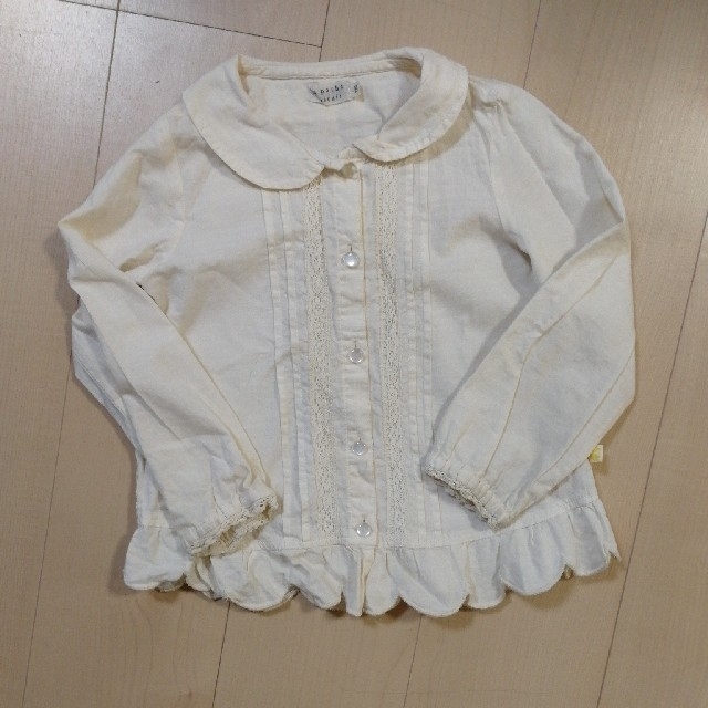 Souris(スーリー)のラポシェビスキュイ　110  白ブラウス　カットソー キッズ/ベビー/マタニティのキッズ服女の子用(90cm~)(Tシャツ/カットソー)の商品写真