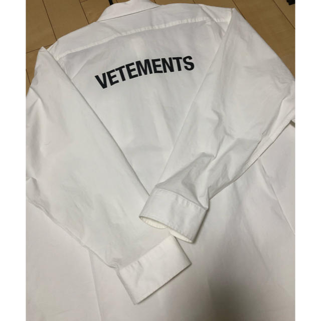 Balenciaga(バレンシアガ)のちっぷ様専用 vetements ロゴ シャツ メンズのトップス(シャツ)の商品写真