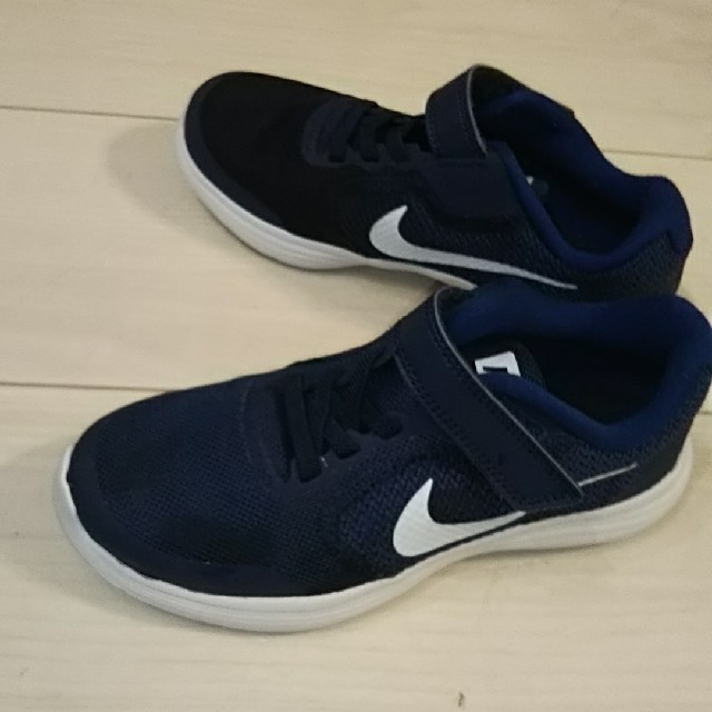 NIKE(ナイキ)のナイキ スニーカー 19センチ キッズ/ベビー/マタニティのキッズ靴/シューズ(15cm~)(スニーカー)の商品写真