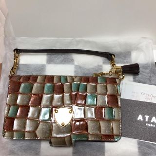 アタオ(ATAO)のATAOヒッポ新品未使用アドリアエメラルド携帯ケース(iPhoneケース)