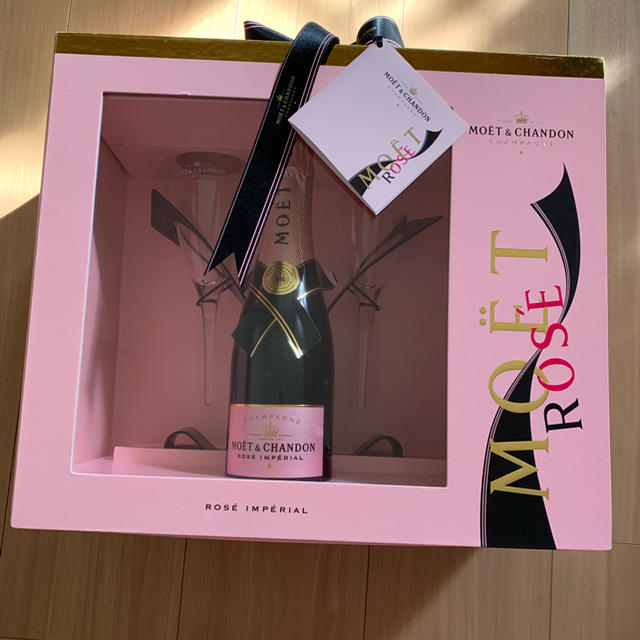 MOËT & CHANDON(モエエシャンドン)のモエ シャンパン 限定  食品/飲料/酒の酒(シャンパン/スパークリングワイン)の商品写真