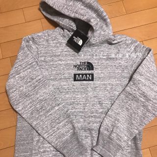 ザノースフェイス(THE NORTH FACE)の新品未使用 Lサイズ THE NORTH FACE MAN パーカー グレー(パーカー)