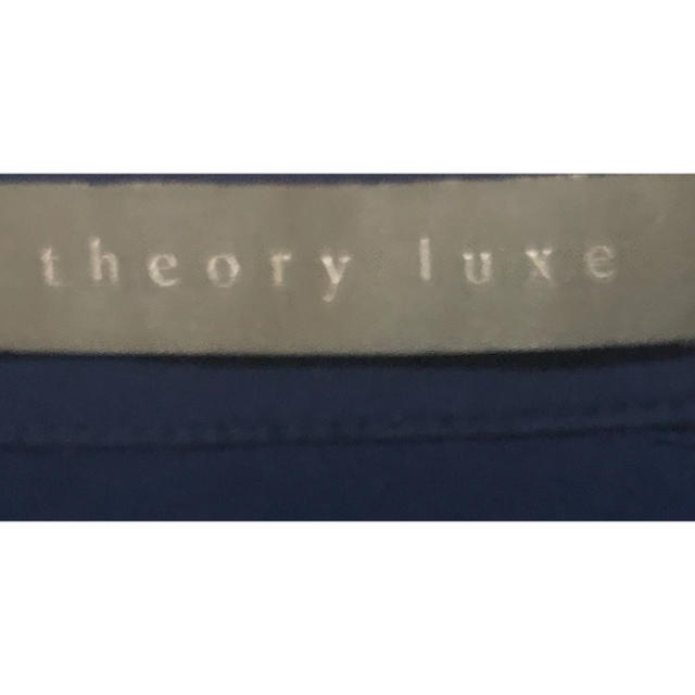 Theory luxe(セオリーリュクス)のセオリーリュクス  シルクブラウス シャツ ネイビー 38 値下げ‼️ レディースのトップス(シャツ/ブラウス(半袖/袖なし))の商品写真