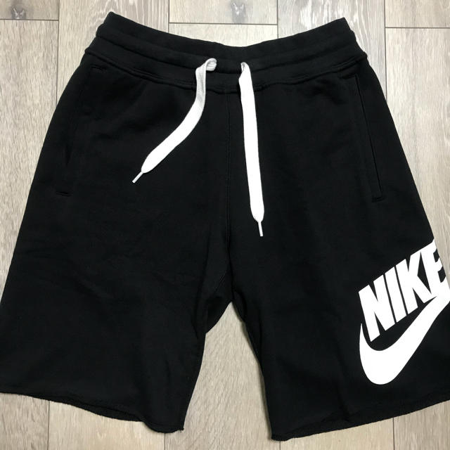 NIKE(ナイキ)の新品タグ付き★ナイキ ハーフパンツ 半ズボン★Mサイズ 人気 即購入ok  メンズのパンツ(ショートパンツ)の商品写真