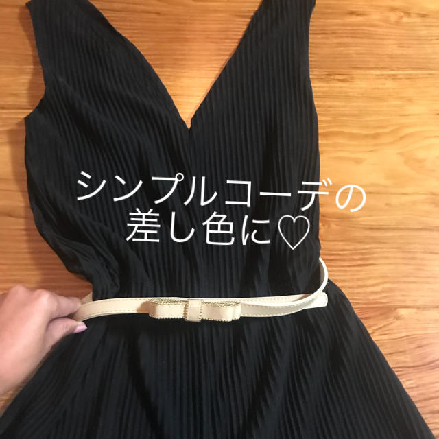 ZARA(ザラ)の新品✩ZARA✩ベルト✩エナメル✩リボン✩リボンベルト✩細ベルト✩ベージュ✩送込 レディースのファッション小物(ベルト)の商品写真