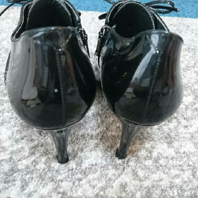 DIANA(ダイアナ)のエナメルブーティー レディースの靴/シューズ(ブーティ)の商品写真