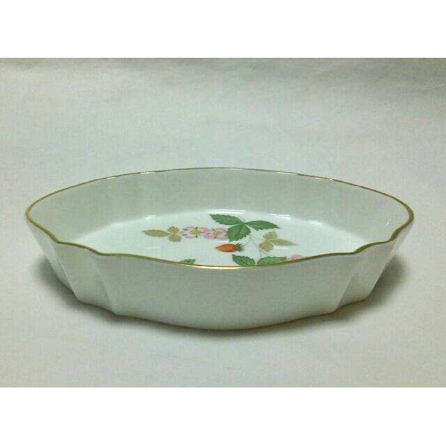 WEDGWOOD(ウェッジウッド)のウェッジウッド ワイルドストロベリー シルバートレイ 13cm 未使用 美品 インテリア/住まい/日用品のキッチン/食器(食器)の商品写真