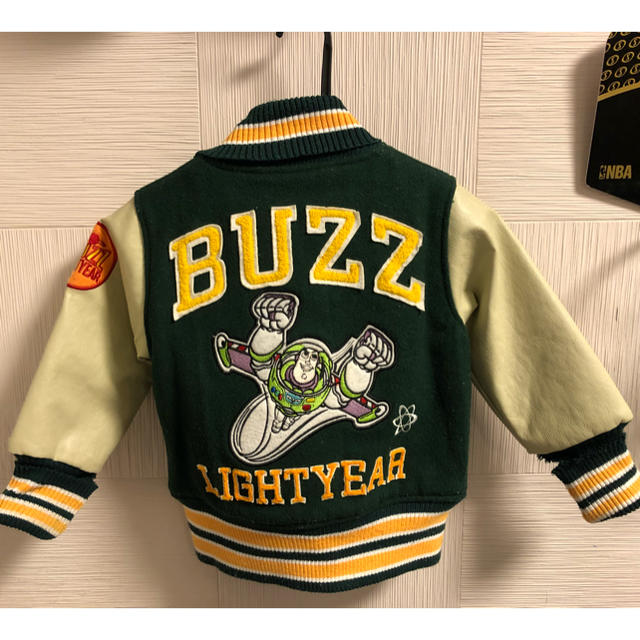 Disney(ディズニー)のBUZZスタジャン キッズサイズ キッズ/ベビー/マタニティのキッズ服男の子用(90cm~)(ジャケット/上着)の商品写真