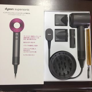 ダイソン(Dyson)の最終値下げ 新品 dyson ヘアドライアー(ドライヤー)