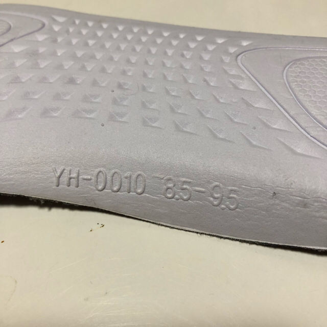 adidas(アディダス)のYeezyboost350 V2 beluga 27.0cm  メンズの靴/シューズ(スニーカー)の商品写真