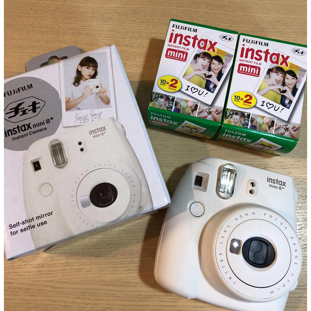 富士フイルム(フジフイルム)のチェキ instax mini8+フィルム付き スマホ/家電/カメラのカメラ(フィルムカメラ)の商品写真