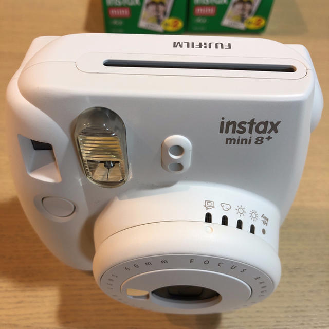 富士フイルム(フジフイルム)のチェキ instax mini8+フィルム付き スマホ/家電/カメラのカメラ(フィルムカメラ)の商品写真