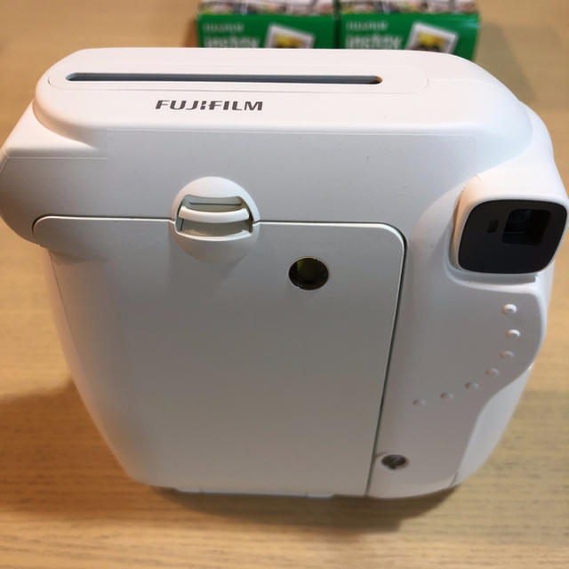 富士フイルム(フジフイルム)のチェキ instax mini8+フィルム付き スマホ/家電/カメラのカメラ(フィルムカメラ)の商品写真