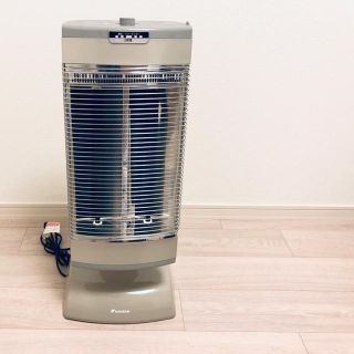 ダイキン(DAIKIN)の速暖 ダイキン 遠赤外線 ヒーター 暖房機 セラムヒート  ERFT11RSE2(電気ヒーター)