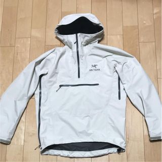 アークテリクス(ARC'TERYX)のアークテリクス マウンテンパーカー 白 ゴアテックス ビームス(マウンテンパーカー)