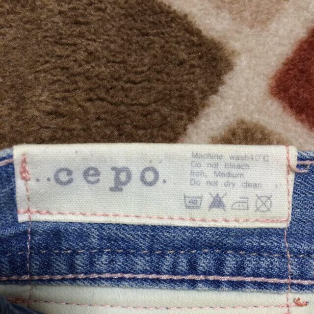 CEPO(セポ)のボーイフレンドダメージジーンズ レディースのパンツ(デニム/ジーンズ)の商品写真