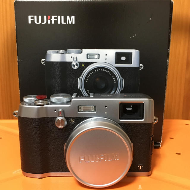 高評価の贈り物 富士フイルム おまけ付 シャッター回数約2,200回 X100T  富士フイルム - コンパクトデジタルカメラ