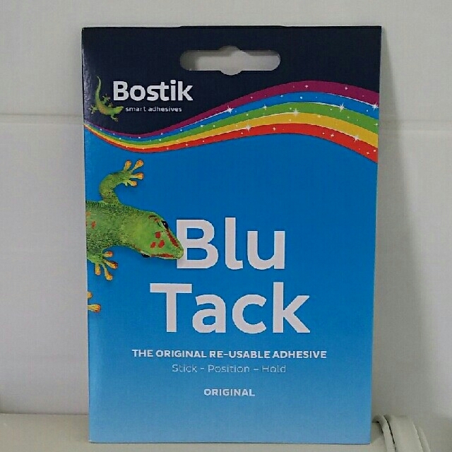 繰り返し使える粘着ラバーBlutack ポスターや掲示物に最適！ インテリア/住まい/日用品の日用品/生活雑貨/旅行(日用品/生活雑貨)の商品写真