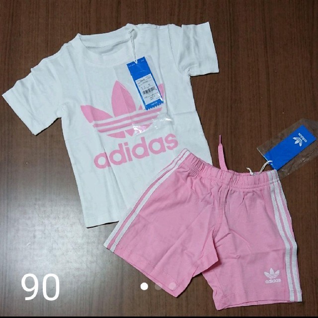 adidas(アディダス)の新品☆adidas☆アディダス☆オリジナルス☆キッズ☆セットアップ☆90cm キッズ/ベビー/マタニティのキッズ服女の子用(90cm~)(Tシャツ/カットソー)の商品写真