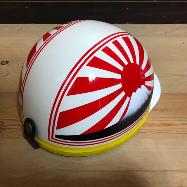 新品塗装品 赤白 富士日章 コルク半 ヘルメット 黄テープ 族車 ピヨピヨの通販 by paint_clover's shop｜ラクマ