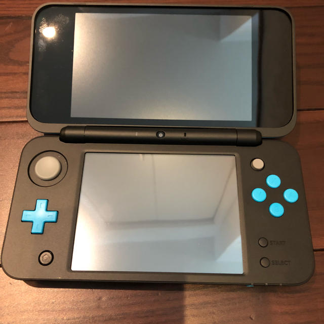 送料無料。超美品。任天堂  New 2DS LL 本体 ブラック×ターコイズ 1