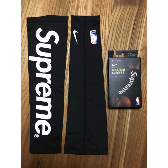 supreme NIKE アームスリーブ  黒 L/XL 新品