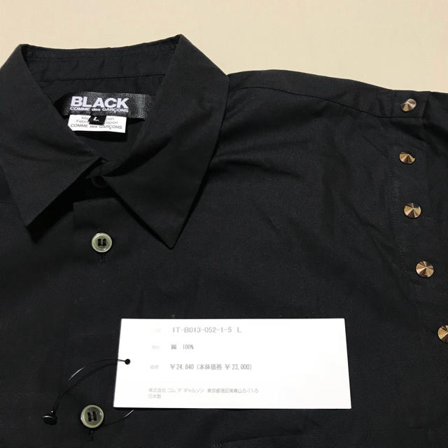 BLACK COMME des GARCONS(ブラックコムデギャルソン)の☆新品 ブラック コムデギャルソン ショルダー スタッズ シャツ 黒 日本製 メンズのトップス(シャツ)の商品写真