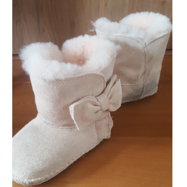 UGG(アグ)のろん様専用UGGムートンブーツ キッズ/ベビー/マタニティのベビー靴/シューズ(~14cm)(ブーツ)の商品写真