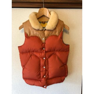 ロッキーマウンテンフェザーベッド(Rocky Mountain Featherbed)の美品ロッキーマウンテン rockymountain banner barret(ダウンベスト)