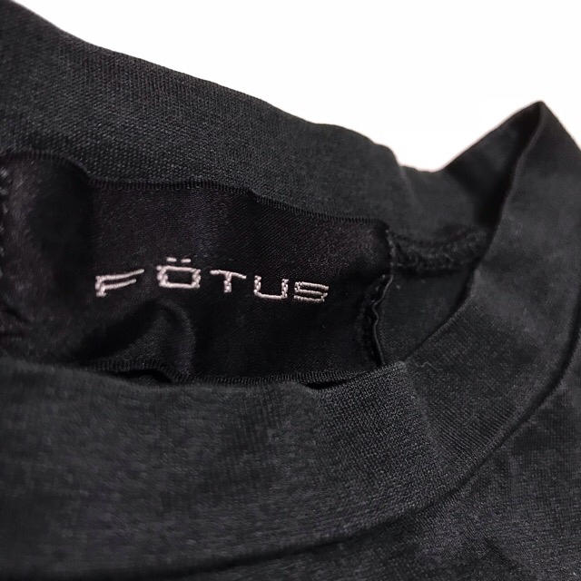 FOTUS 黒Tシャツ　サイバー