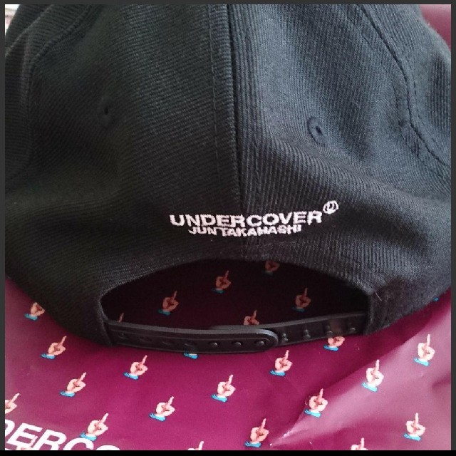 UNDERCOVER(アンダーカバー)の新品 undercover new era cap ブラック スナップバック メンズの帽子(キャップ)の商品写真