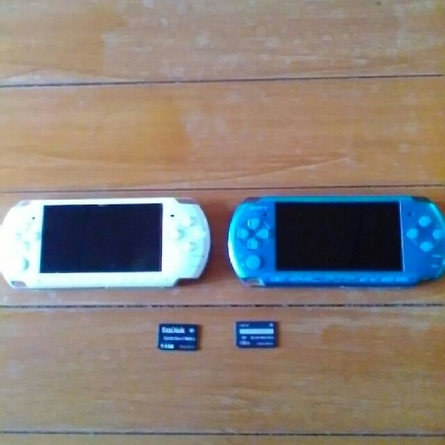 PlayStation Portable(プレイステーションポータブル)のpsp3000　二台 エンタメ/ホビーのゲームソフト/ゲーム機本体(携帯用ゲーム機本体)の商品写真