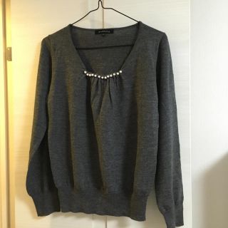 ユナイテッドアローズグリーンレーベルリラクシング(UNITED ARROWS green label relaxing)のグリーンレーベルリラクシング ニット セーター グレー パール付き(ニット/セーター)