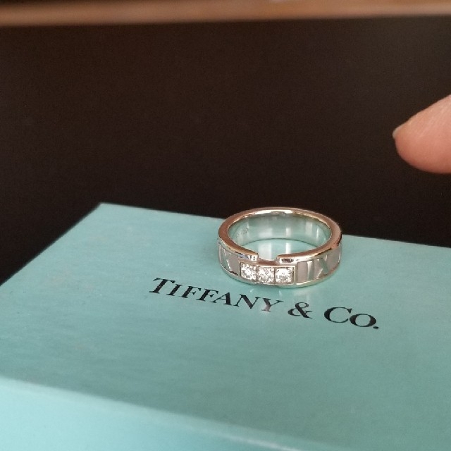 Tiffany & Co.(ティファニー)のTiffanyホワイトゴールドダイヤ指輪 レディースのアクセサリー(リング(指輪))の商品写真