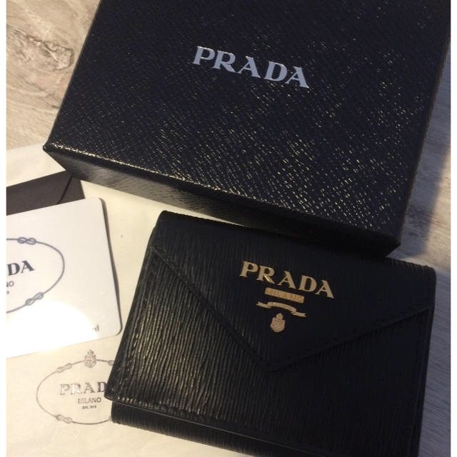 PRADA(プラダ)の【chima様専用】 極ミニ財布❤︎ ブラック 三つ折り財布 レディースのファッション小物(財布)の商品写真