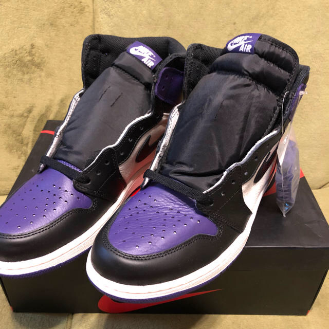 NIKE(ナイキ)の正規品 NIKE AIR JORDAN 1 RETRO COURT PURPLE メンズの靴/シューズ(スニーカー)の商品写真