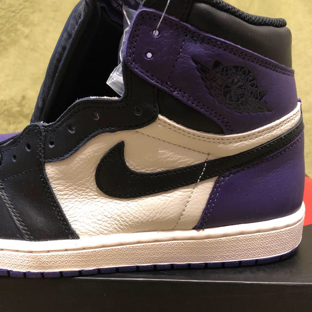 NIKE(ナイキ)の正規品 NIKE AIR JORDAN 1 RETRO COURT PURPLE メンズの靴/シューズ(スニーカー)の商品写真