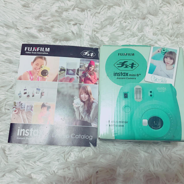 富士フイルム(フジフイルム)のチェキ instax mini8+ スマホ/家電/カメラのカメラ(フィルムカメラ)の商品写真